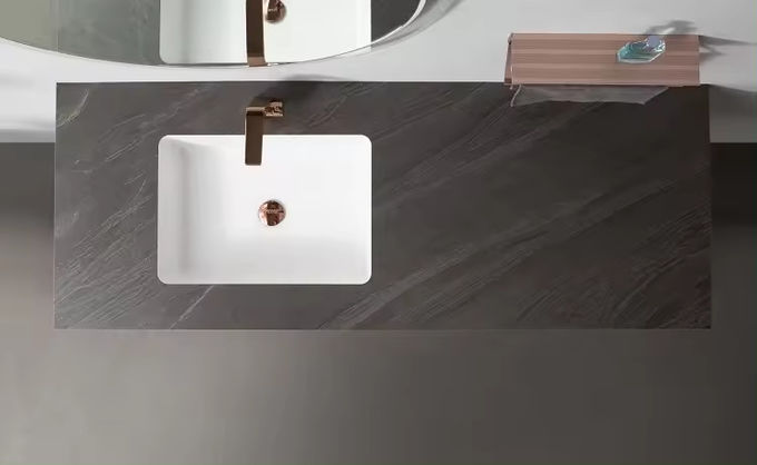 벽에 장착 된 현대 화장실 캐비닛 54 인치 1